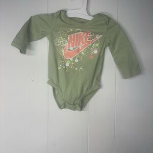 Nike Baby Bodysuit  Green Long Sleeve Logo Graphic Size 6M